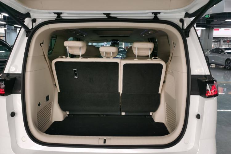 Used VOYAH Dream 2025 PHEV Four-Wheel Drive Prestige Kunpeng Edition
