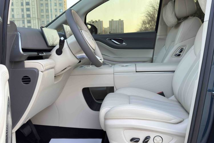 Used VOYAH Dream 2025 PHEV Four-Wheel Drive Prestige Kunpeng Edition