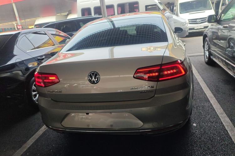 Used Volkswagen Magotan 2018 330TSI DSG Luxury Model
