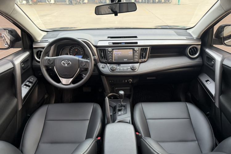 Used Toyota RAV4 2019 2.0L CVT Two-Wheel Drive Luxury Version China VI Standard
