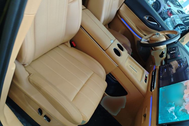 Used VOYAH Dream 2025 PHEV Four-Wheel Drive Prestige Kunpeng Edition
