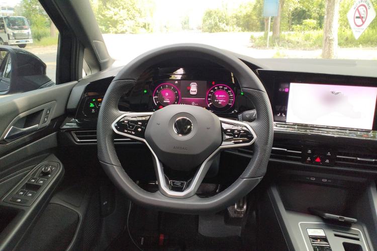 Used Volkswagen Golf 2023 Facelift 280TSI DSG R-Line Lite
