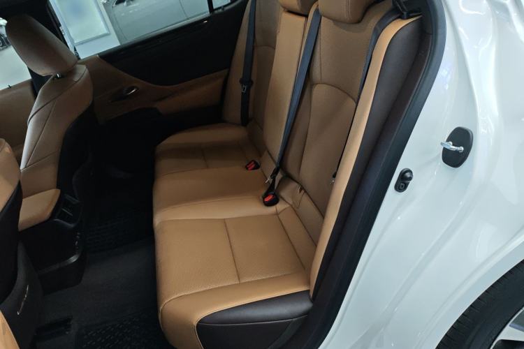 Used Lexus ES 2020 200 Excellence Edition
