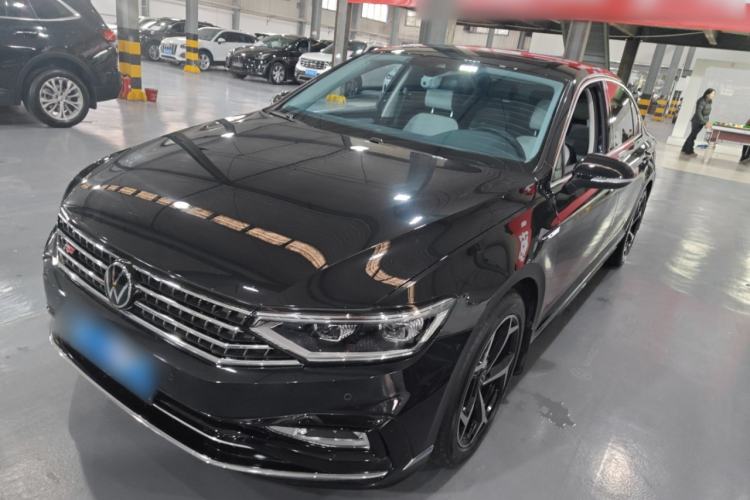 Used Volkswagen Magotan 2024 2 Million Units Zhongxiang Version 330TSI DSG Luxury Edition
