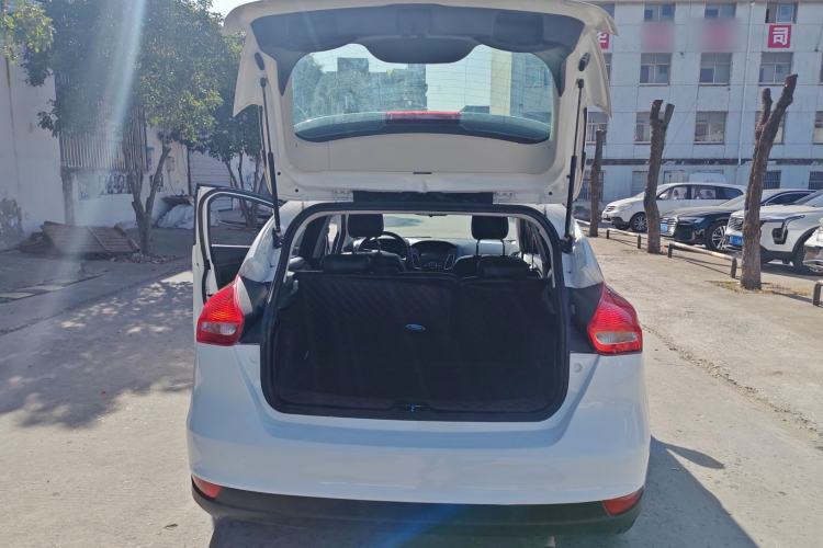 Used Ford Focus 2018 Hatchback Classic 1.6L Automatic Comfort Plus SmartDrive Edition
