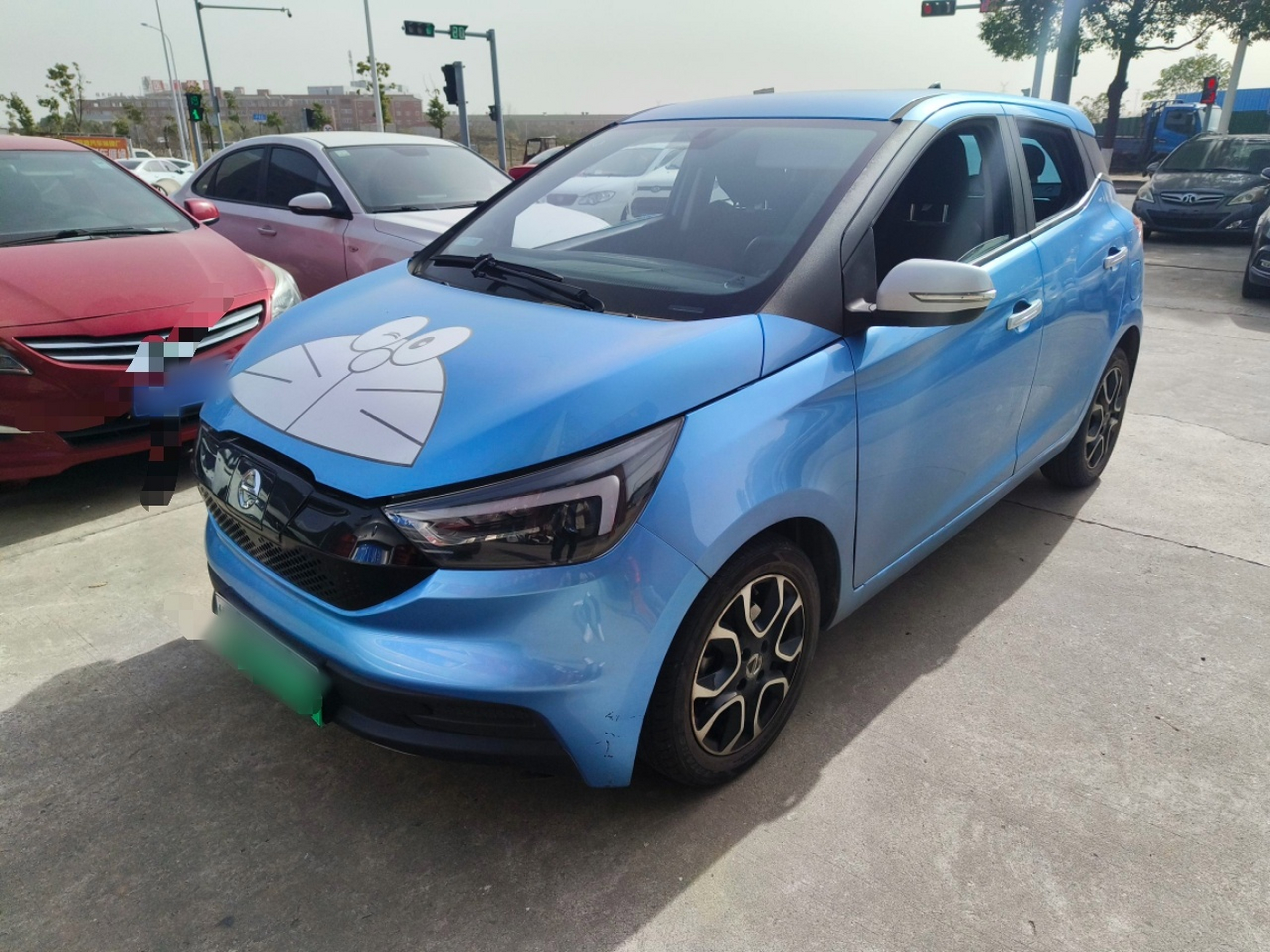 تحت مقدمة السيارة