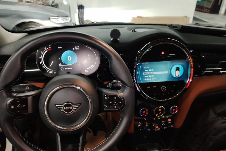 Used  MINI 2022 Updated 1.5T COOPER Artist Five-Door Edition
