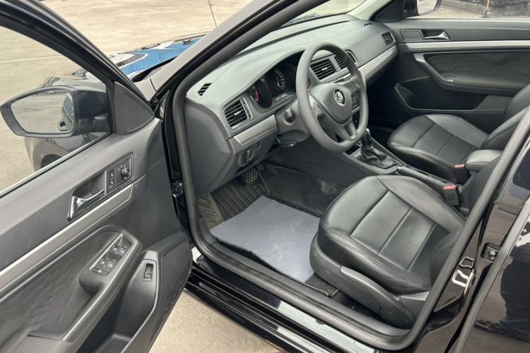 Used Volkswagen Lavida 2015 1.6L Automatic Fashion Edition
