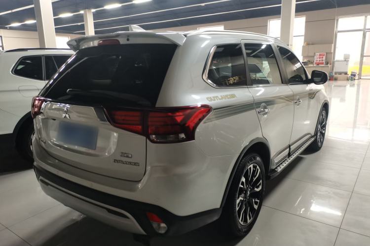 Used Mitsubishi Outlander 2020 2.4L 4x4 Zhi Xiang Edition 5 Seats