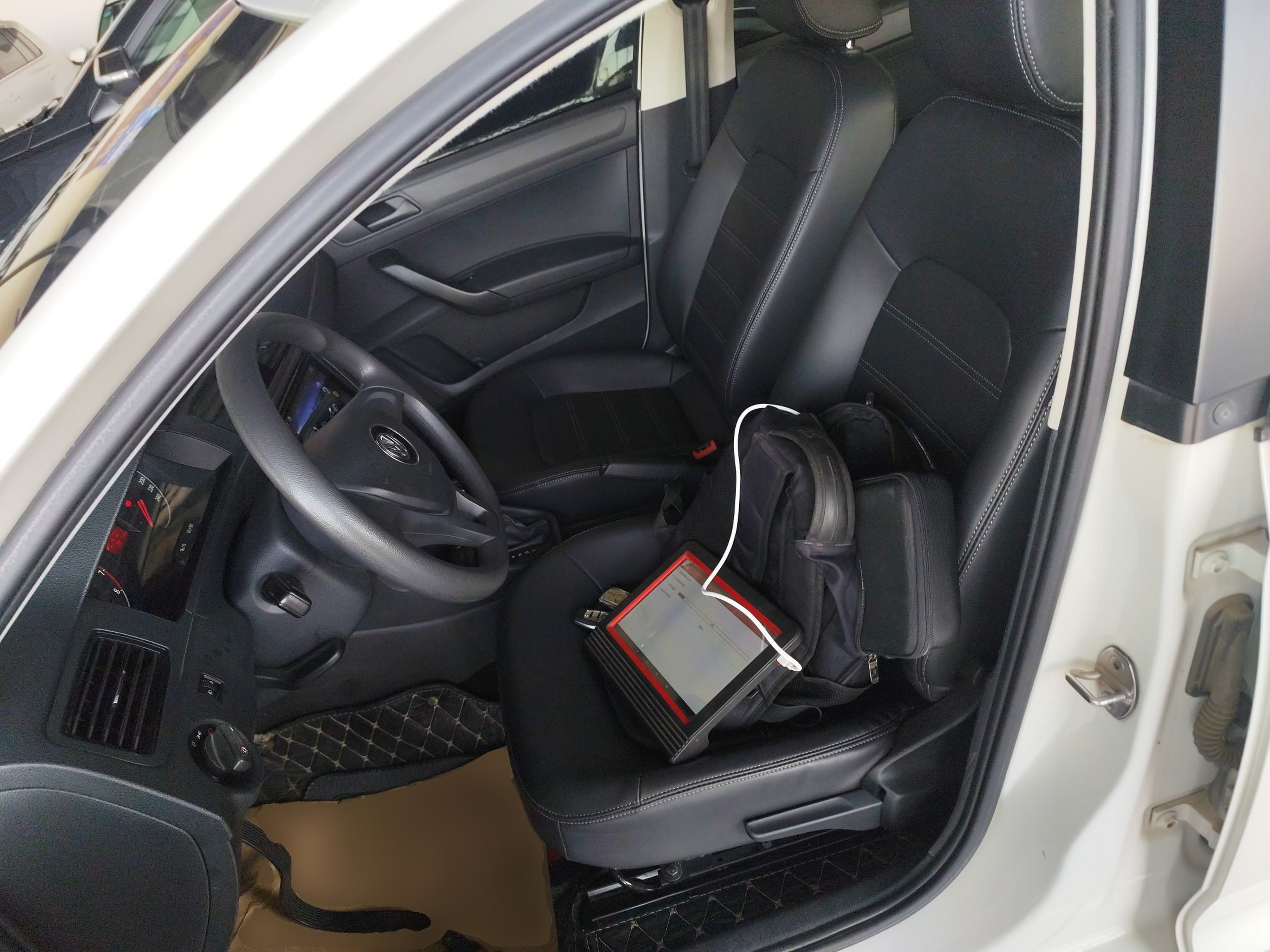 Переднее сиденье в автомобиле