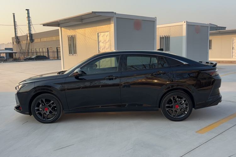 Used Dongfeng Aeolus Yixuan 2022 230T Automatic Adaptive-Beam Knight Edition
