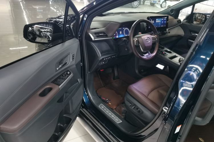 Used Toyota Granvia 2023 2.5L Hybrid Flagship VIP Edition