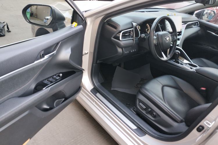 Used Toyota Camry 2021 2.0G Luxury Edition
