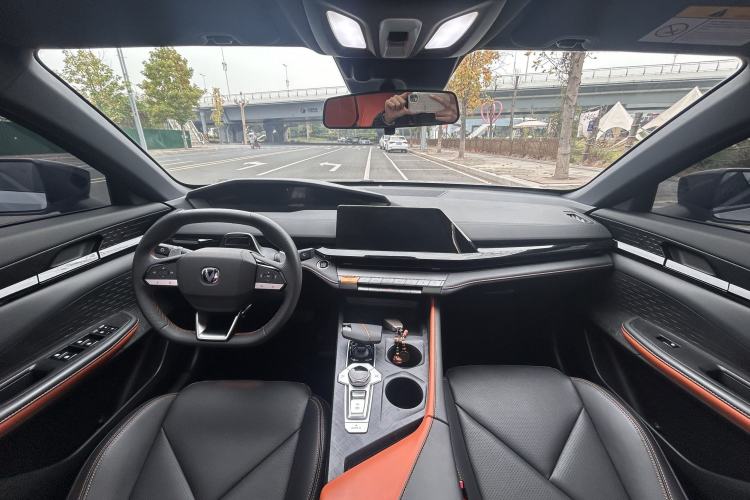 Used Changan UNI-V 2022 1.5T Prestige Version
