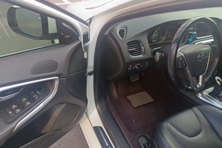 Used Volvo V40 2013 2.0T Zhiya Edition
