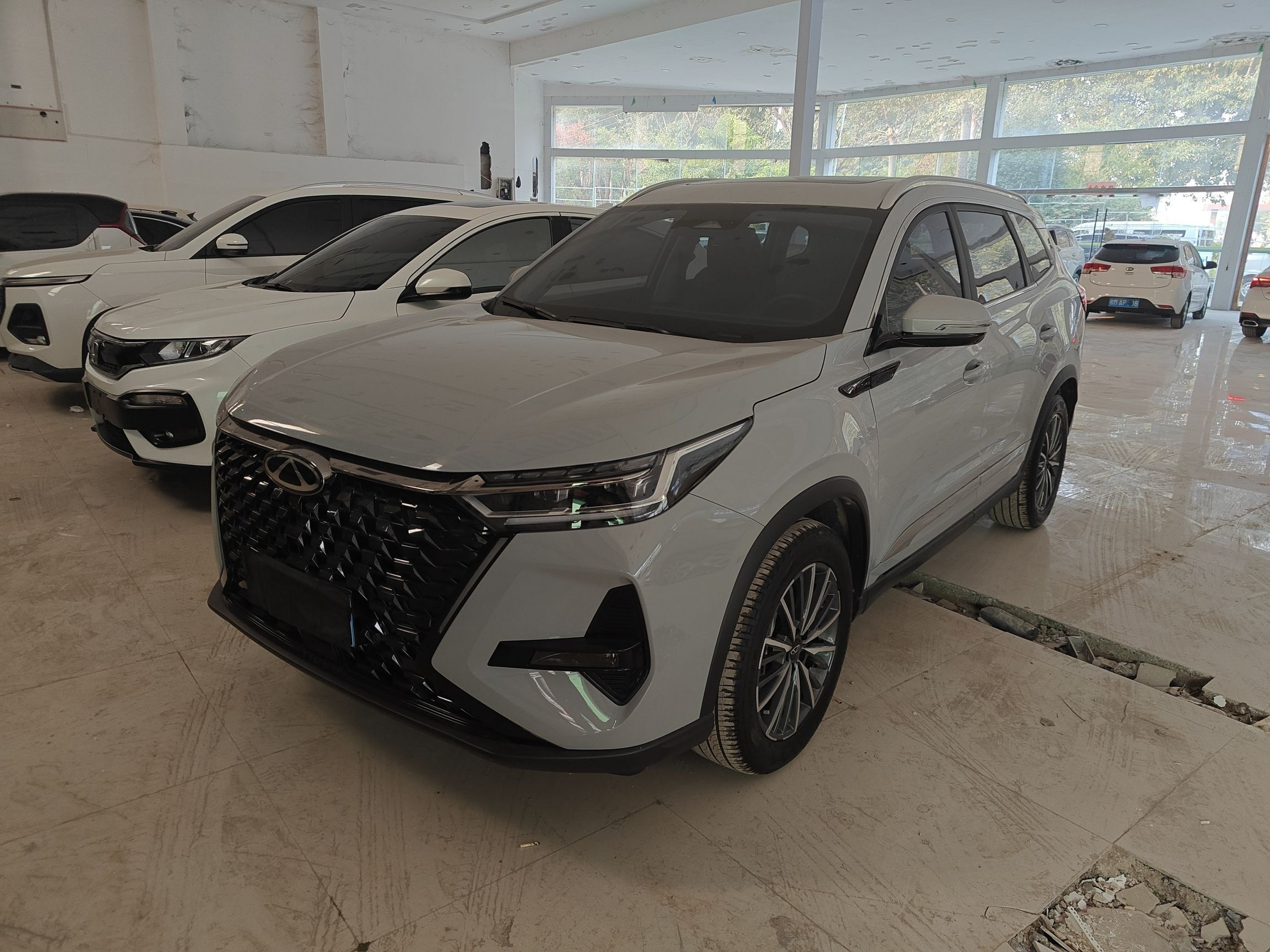 Под передней частью автомобиля