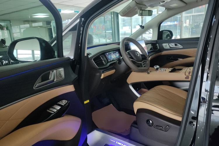 Used Denza D9 2024 DM-i 980 Four-Wheel Drive Prestige Model