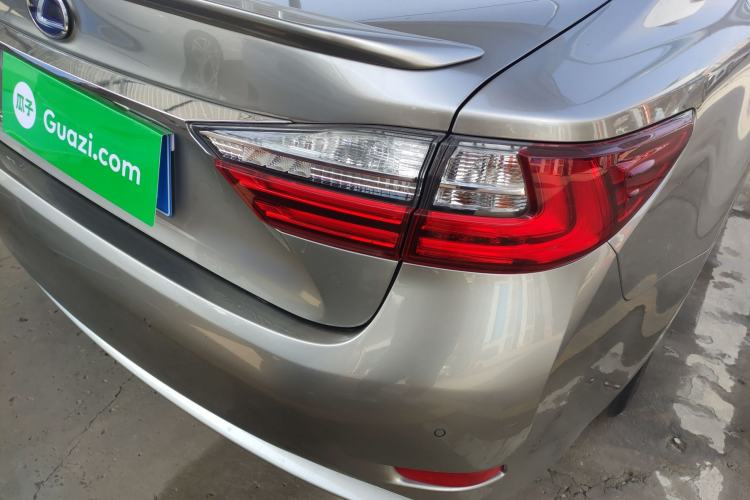 Used Lexus ES 2015 300h Comfort Edition
