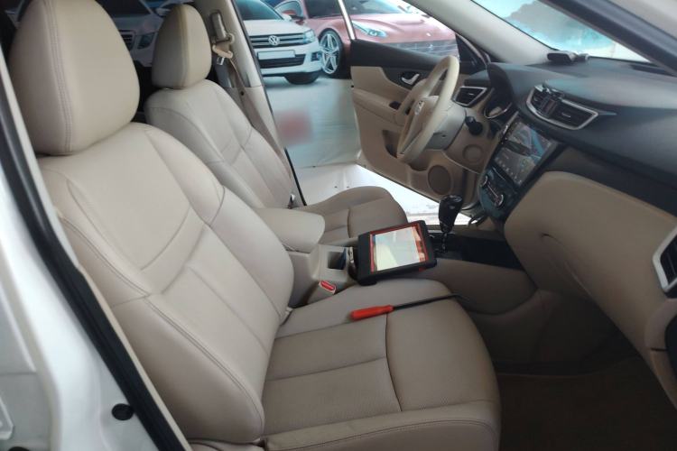 Used Nissan X-Trail 2015 2.0L CVT Comfort MAX Edition 2WD
