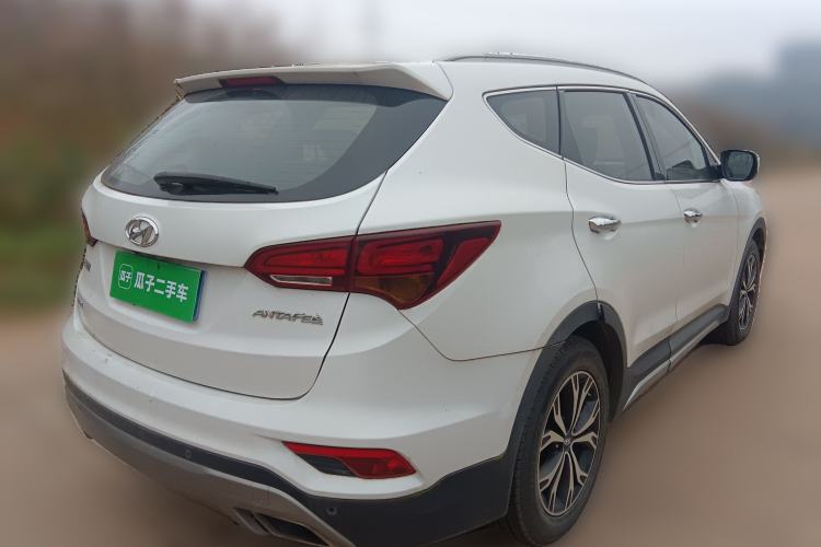 Used Hyundai Santa Fe 2017 2.0T Automatic Two-Wheel Drive Smart Version 7 Seats