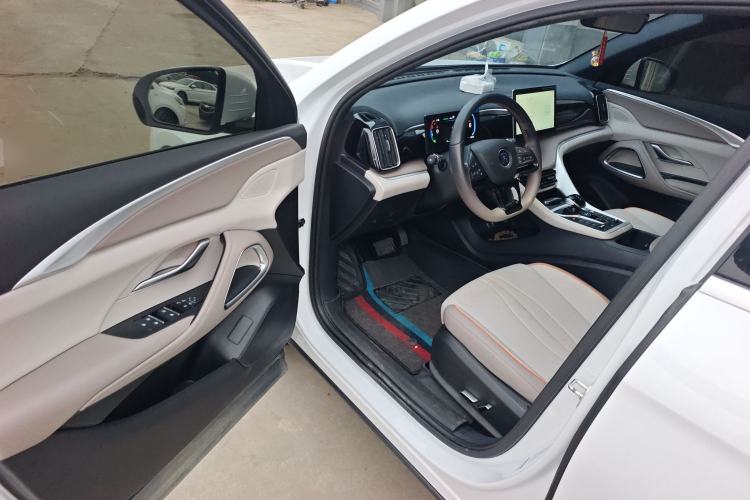 Used BYD Song Pro New Energy 2024 HONOR Edition DM-i 71KM Navigation Model
