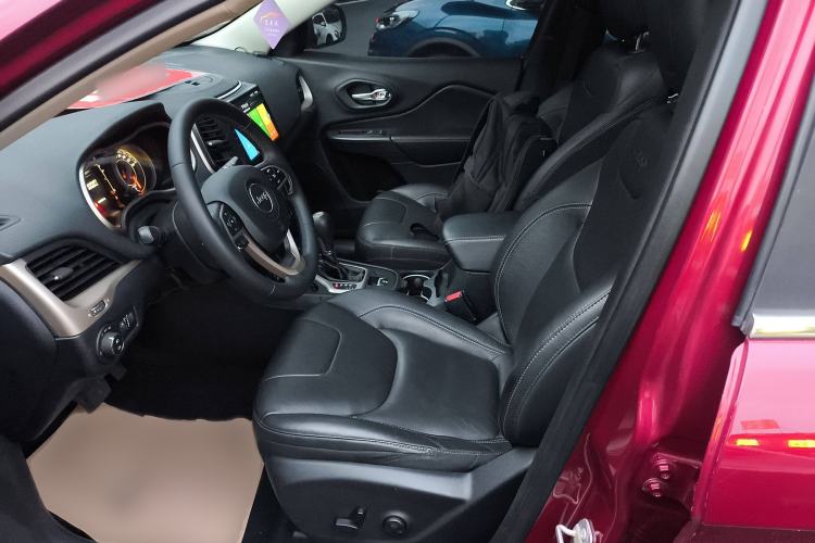 Used  Cherokee 2017 2.4L Leading Edition
