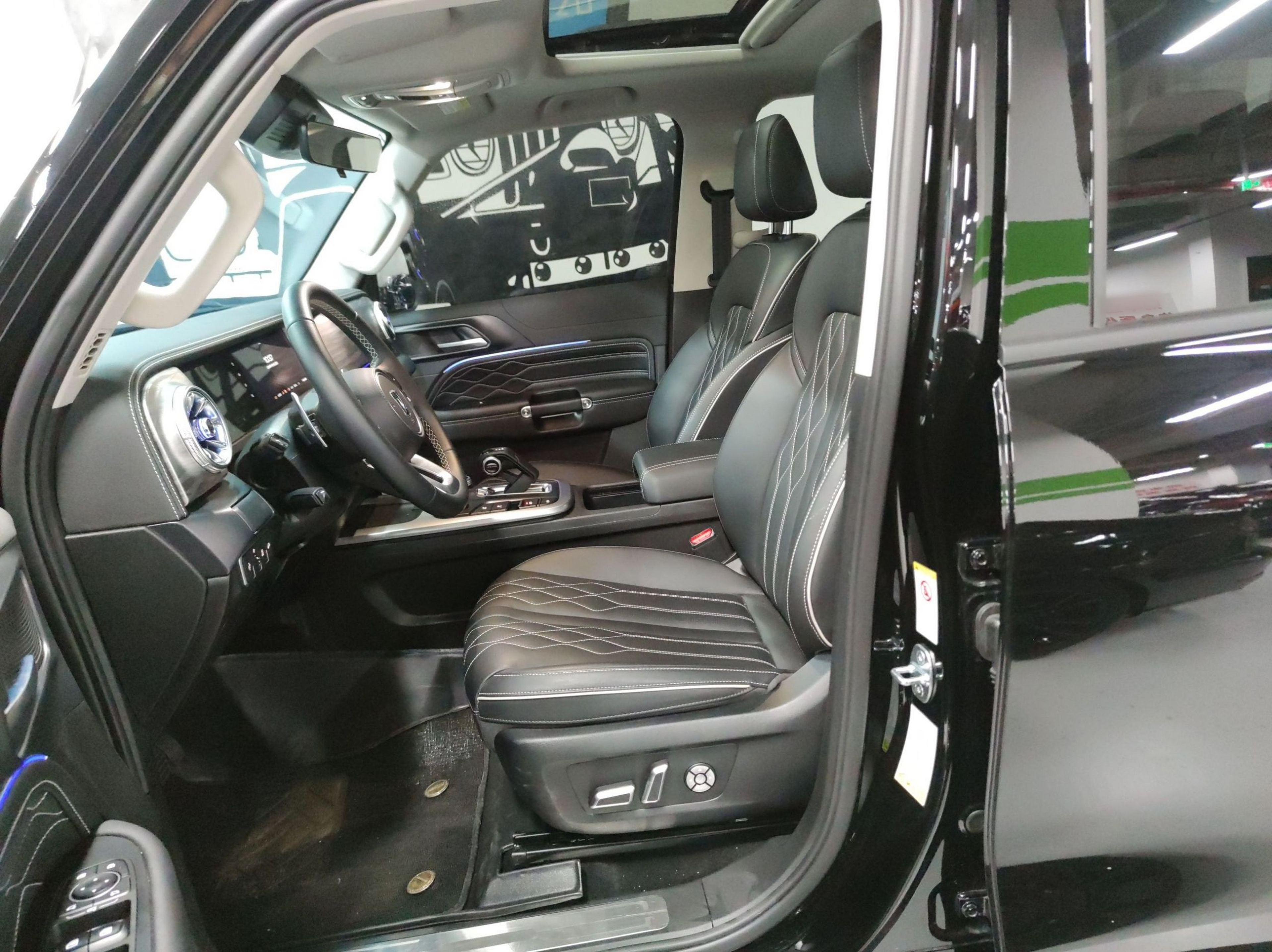 المقاعد الأمامية داخل السيارة