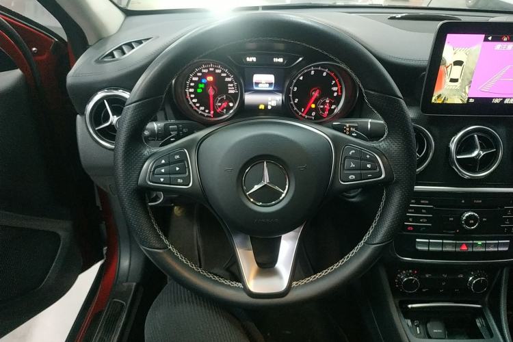 Used Mercedes-Benz GLA 2017 GLA 200 Fashion Model
