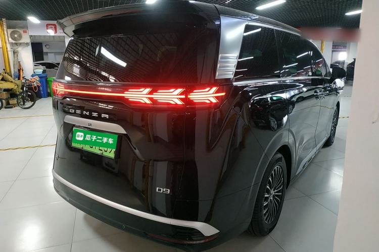 Used Denza D9 2022 DM-i 1040 Prestige Model