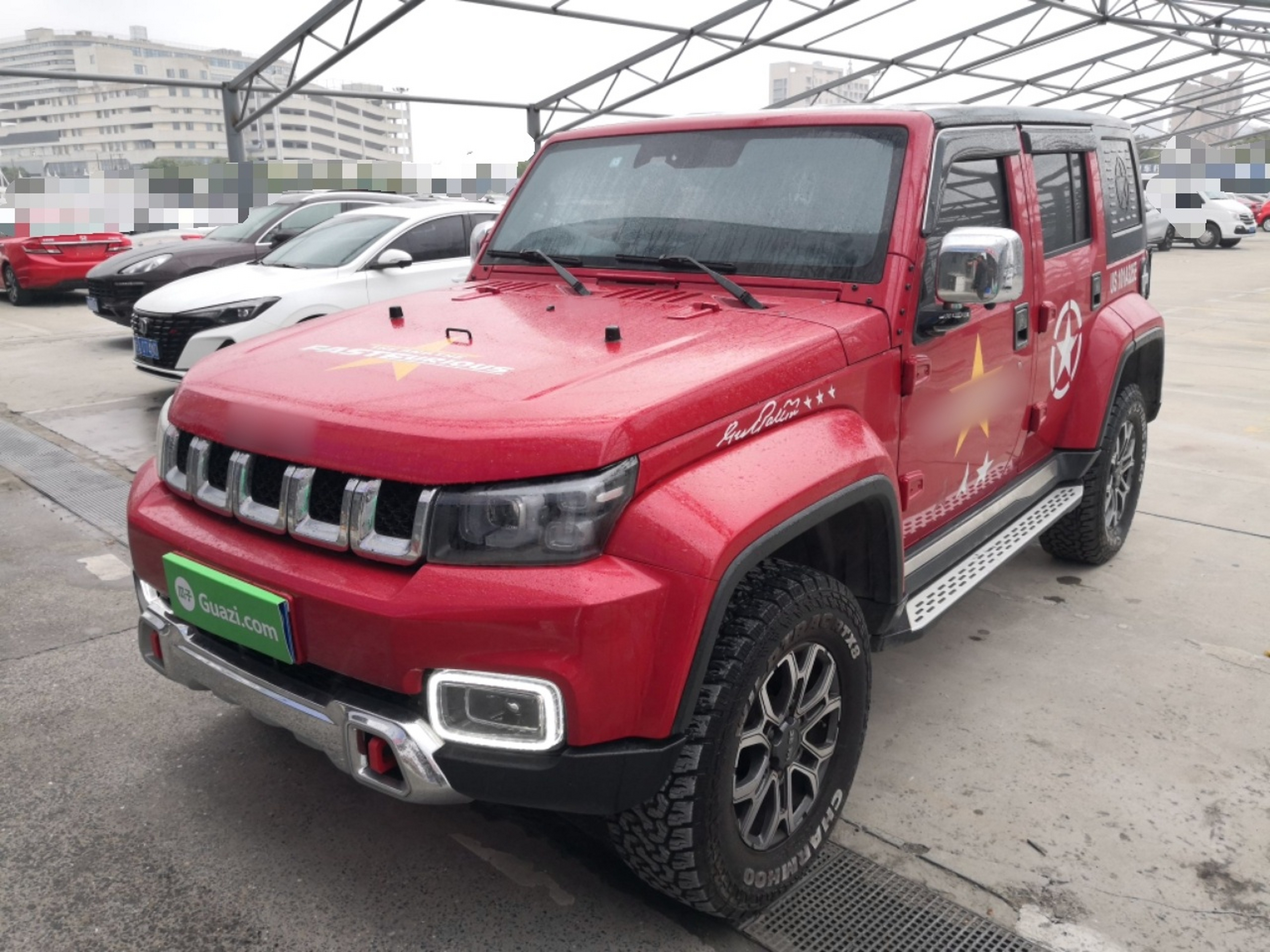 تحت مقدمة السيارة