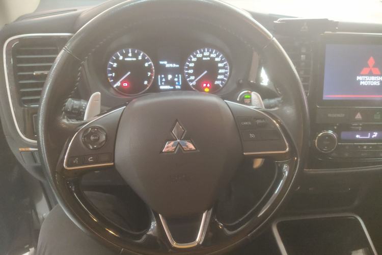 Used Mitsubishi Outlander 2019 2.4L Two-Wheel Drive ZhiXing Version 5 Seats China V Emission Standard