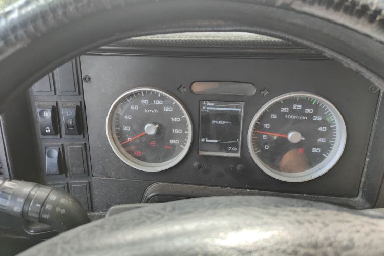 Used Iveco Daily 2021 2.5T A40 M1 Passenger Van 5-9 Seats Long Wheelbase Mid-Roof Design Dual Tires Manual Doors
