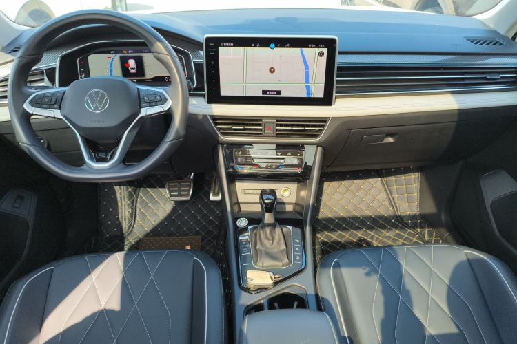 Used Volkswagen Tiguan L 2024 Outstanding Model 330TSI Automatic Two-Wheel Drive R-Line Dragon Glory Edition
