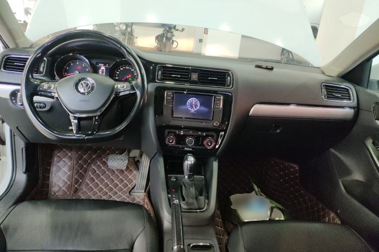 Used Volkswagen Sagitar 2017 180TSI Automatic Luxury Edition
