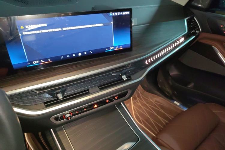 Used BMW X7 2023 xDrive40i Luxury Package with Leading Features