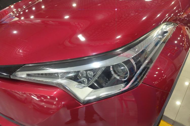 Used Toyota C-HR 2018 2.0L CoolRun Leading Edition with Sunroof China VI Standard
