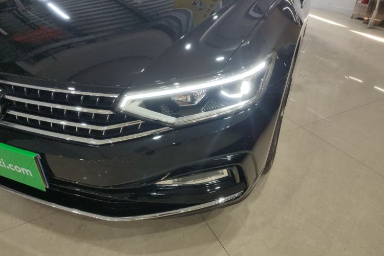 Used Volkswagen Magotan 2024 2 Million Units Zhongxiang Version 330TSI DSG Luxury Edition
