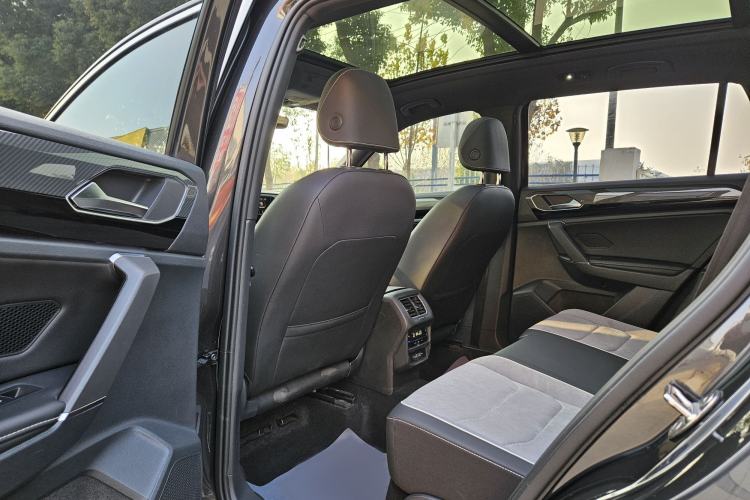 Used Volkswagen Tayron 2021 380TSI All-Wheel Drive R-Line Connected Version
