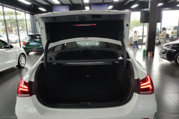 Used Mercedes-Benz A-Class 2022 Revised Version A 200 L Sport Sedan Fashionable Style