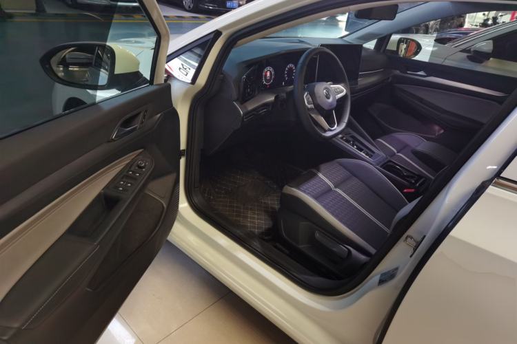 Used Volkswagen Golf 2025 300TSI Pro
