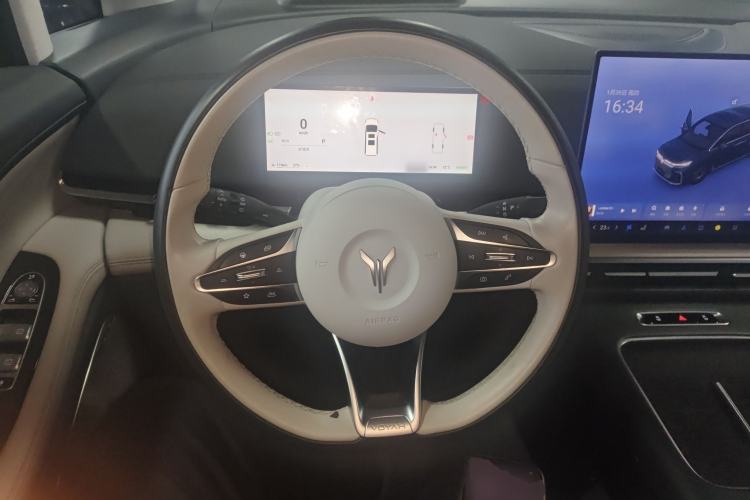 Used VOYAH Dream 2025 EV Four-Wheel Drive Flagship Kunpeng Edition