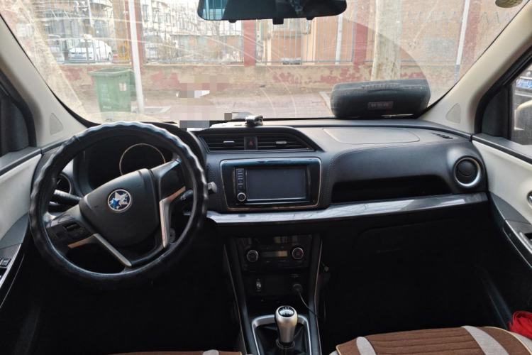 Used Venucia M50V 2017 1.5L XV Manual Elite Edition
