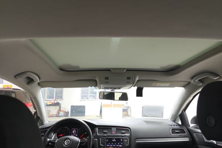 Used Volkswagen Golf 2017 1.6L Automatic Comfort Million-Vehicle Anniversary Edition
