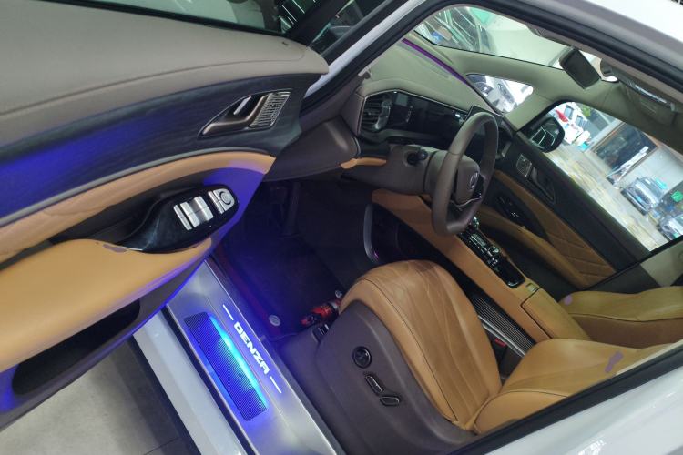 Used Denza D9 2022 DM-i 970 Four-Wheel Drive Flagship Model
