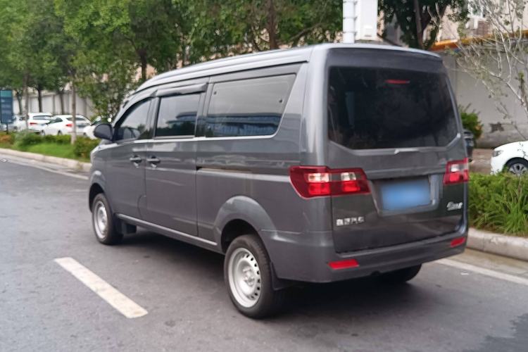 Used Jinbei Gold Hiace M Classic 2024 1.5L Engineering Lion Passenger Vehicle 5 Seats
