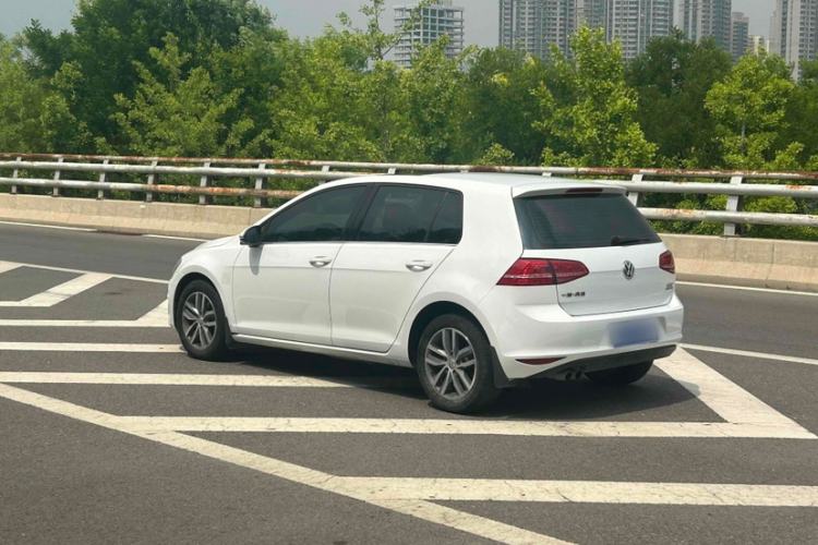 Used Volkswagen Golf 2016 230TSI Automatic Luxury Version
