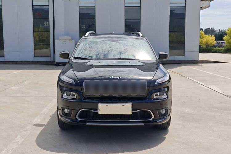 Used  Cherokee 2017 2.4L Excellence Edition