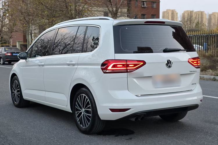 Used Volkswagen Touran 2018 Volkswagen Touran L 280TSI DSG Luxury Edition 7 Seats
