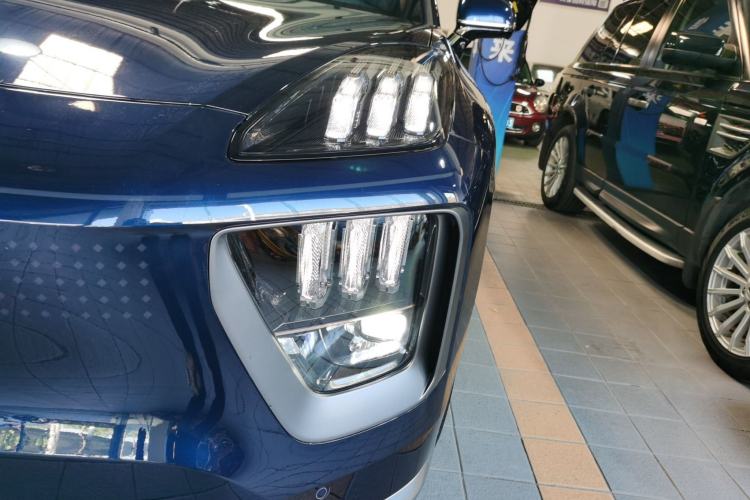 Used  HL 2025 700 Ultra Six-Seater All-Wheel-Drive LiDAR Version
