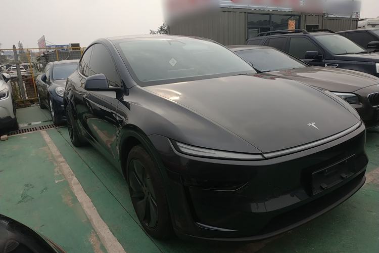 Used Tesla Model Y 2025 Rear-Wheel-Drive Version
